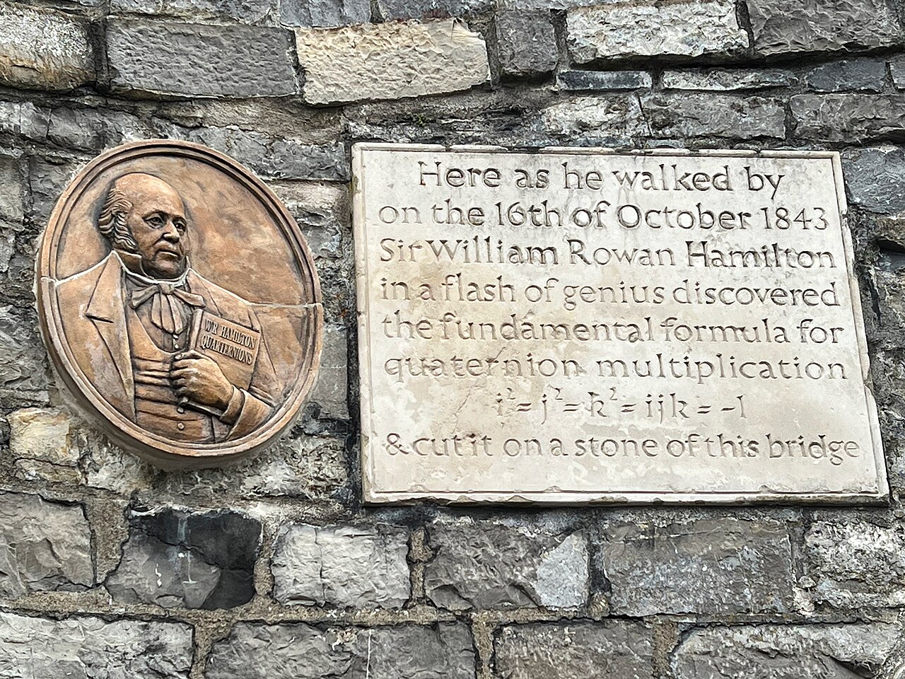 The Hamilton commemorative plaque on Broom Bridge, Dublin.